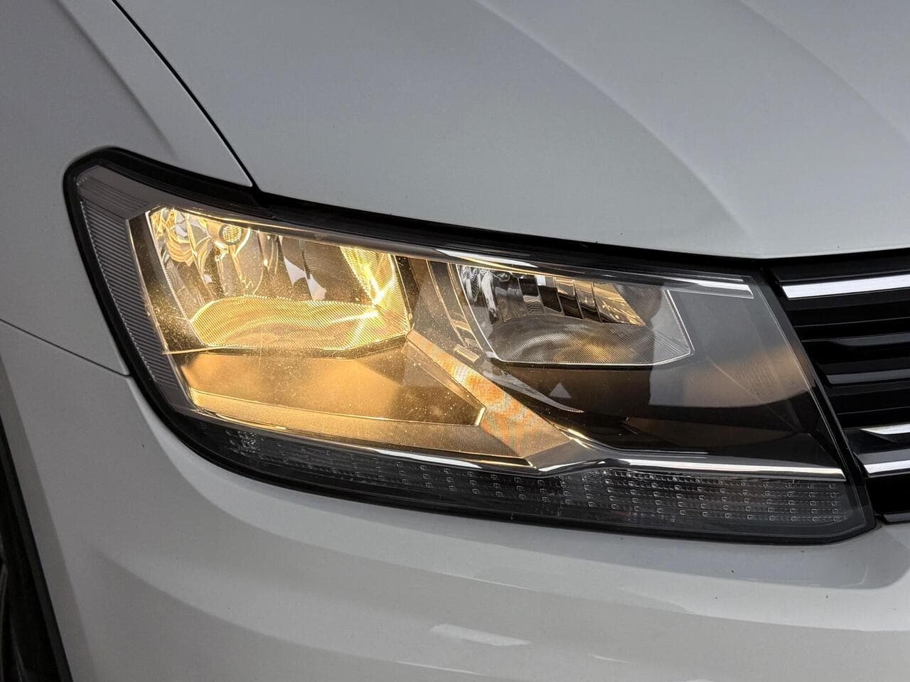 Volkswagen Tiguan thumbnail Lights Front