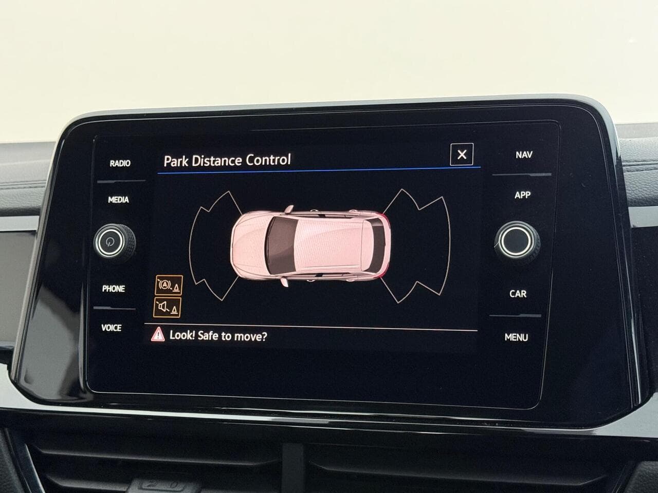 Volkswagen T-Roc thumbnail Infotainment System