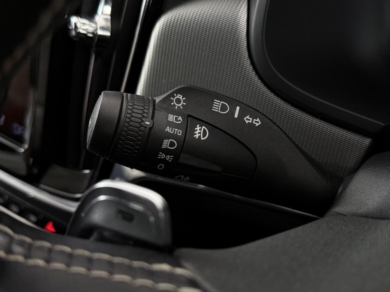 Volvo V90 thumbnail Misc Controls