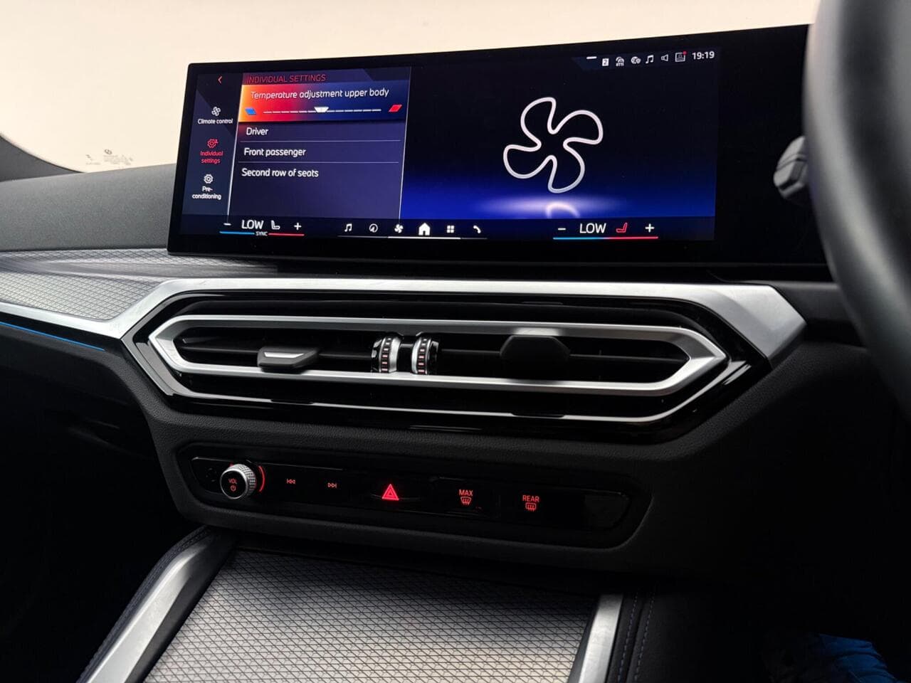 BMW i4 thumbnail Infotainment System
