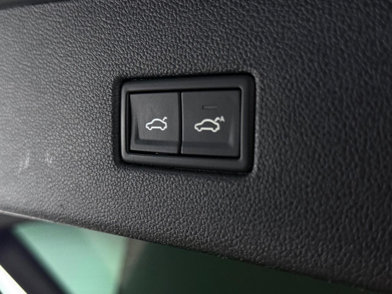 Volkswagen Tiguan thumbnail Misc Controls