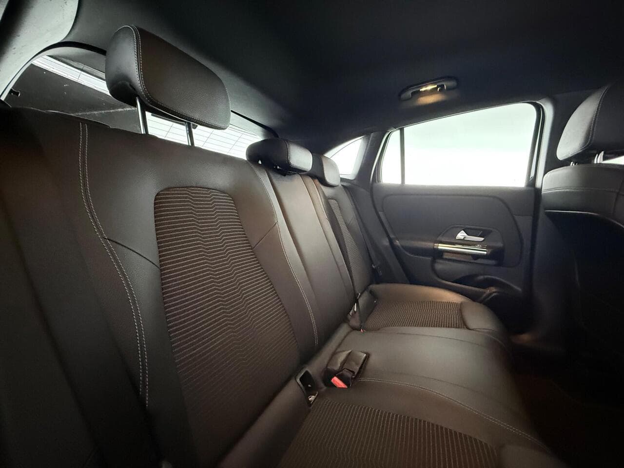 Mercedes-Benz GLA thumbnail Seats Rear