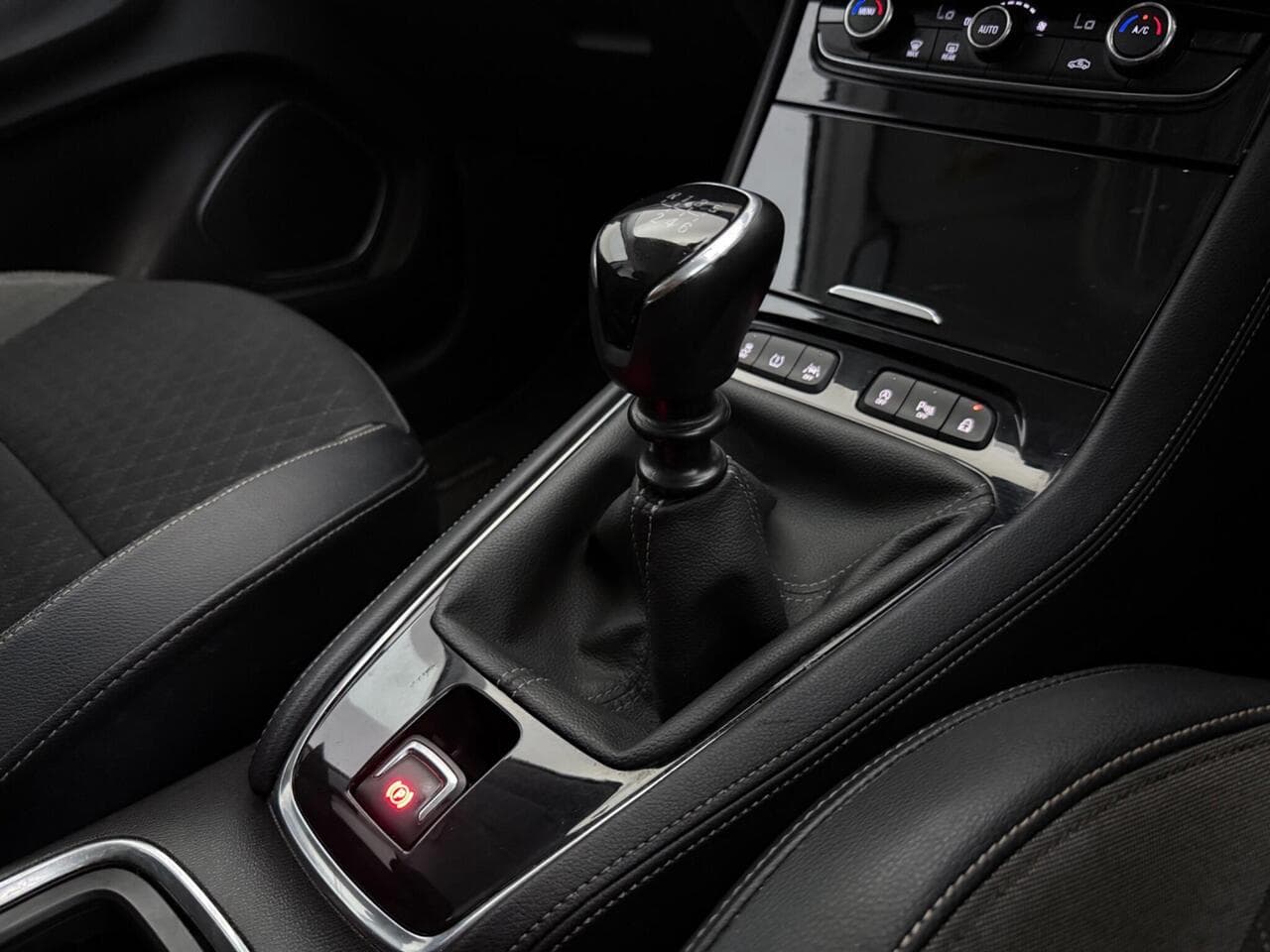 Vauxhall Grandland X thumbnail Interior Front