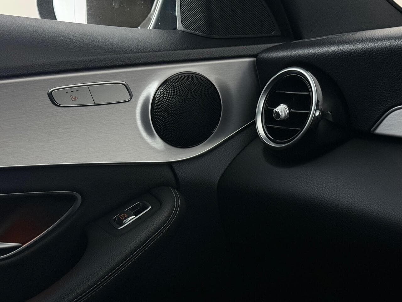 Mercedes-Benz C Class thumbnail Misc Controls