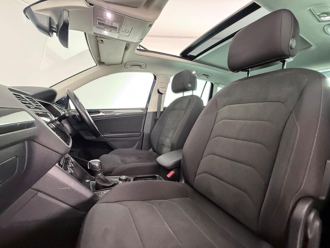 Volkswagen Tiguan thumbnail Seat Front Passenger