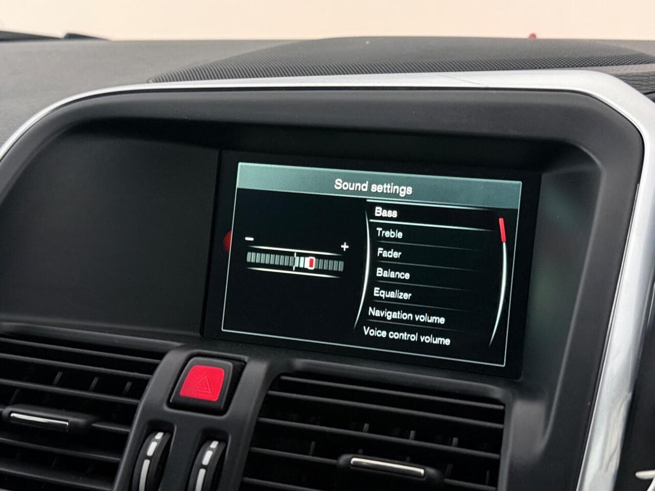 Volvo XC60 thumbnail Infotainment System