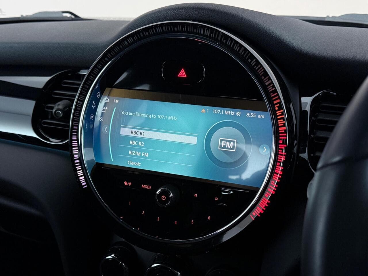 MINI Hatch thumbnail Infotainment System