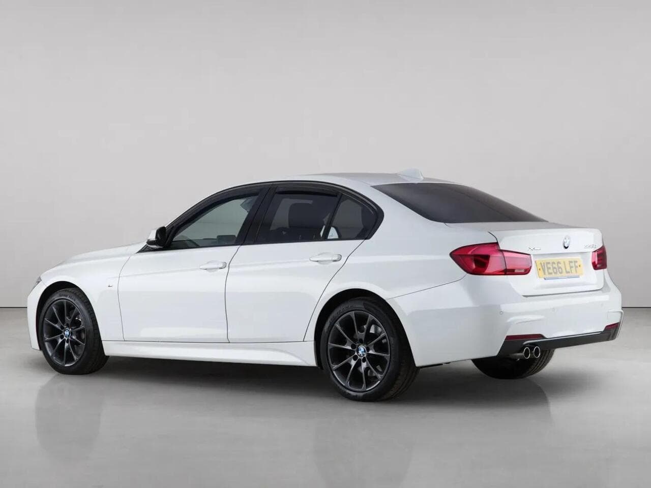 BMW 3 Series thumbnail Rear Left
