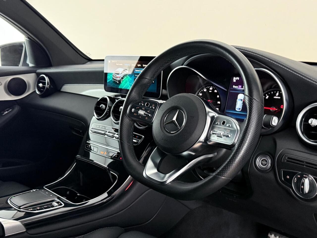 Mercedes-Benz GLC thumbnail Interior Front