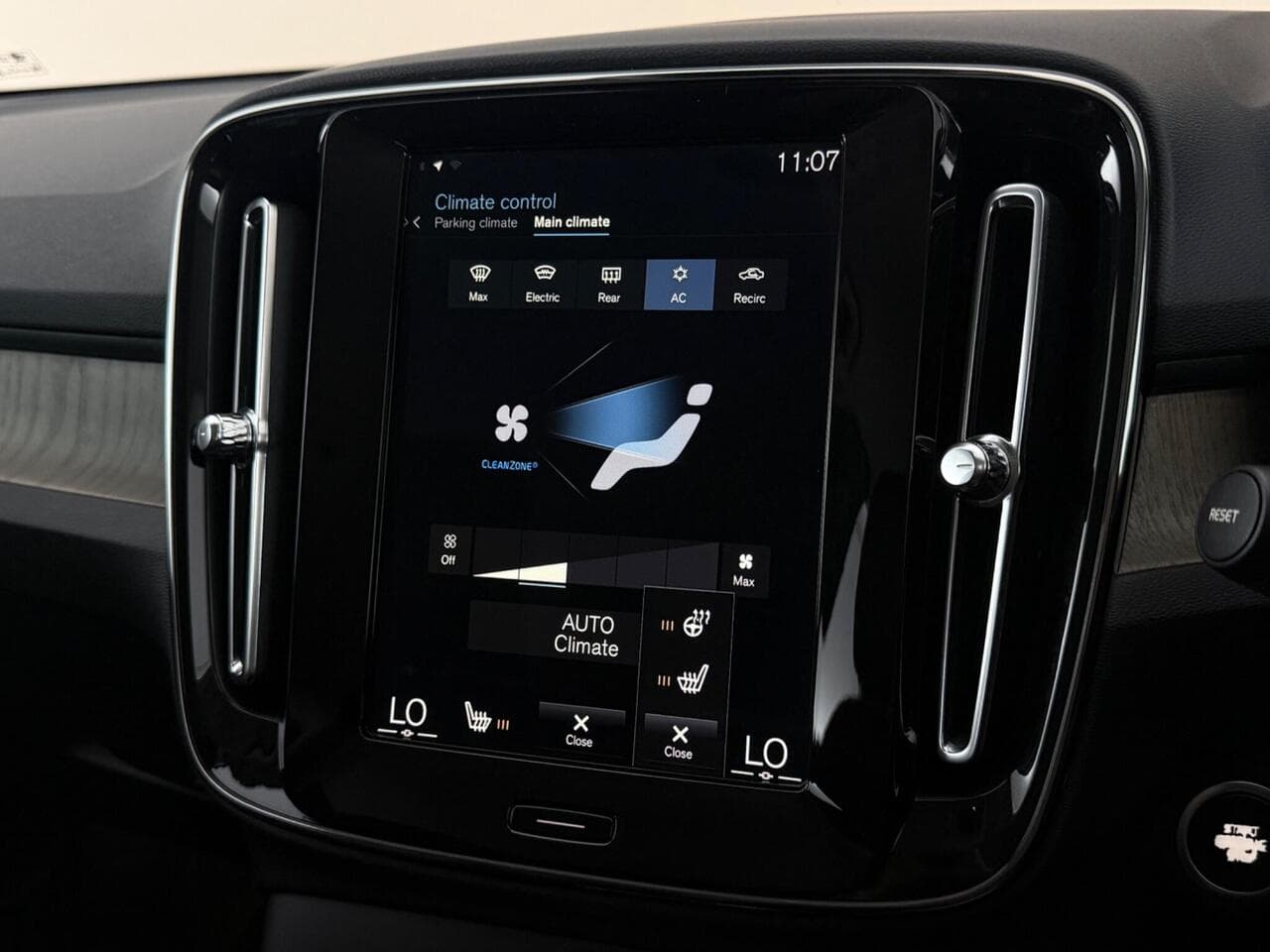 Volvo XC40 thumbnail Infotainment System