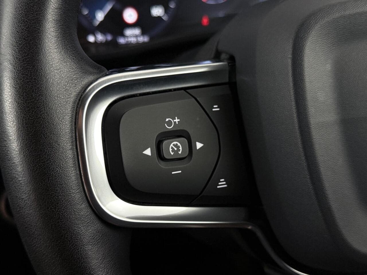 Volvo XC40 thumbnail Misc Controls