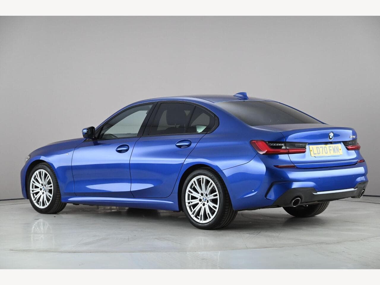 BMW 3 Series thumbnail Rear Left