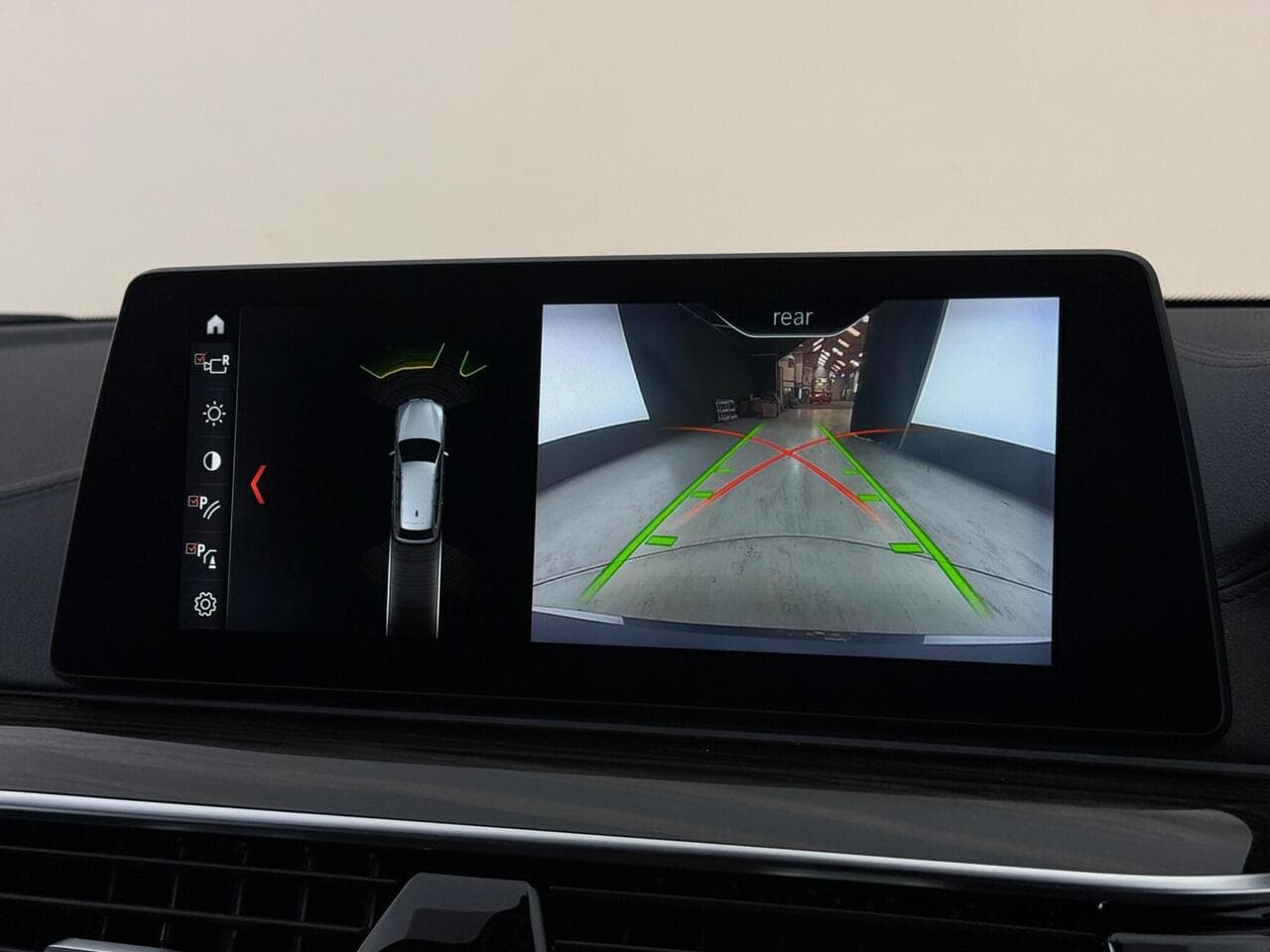 BMW 5 Series thumbnail Infotainment System