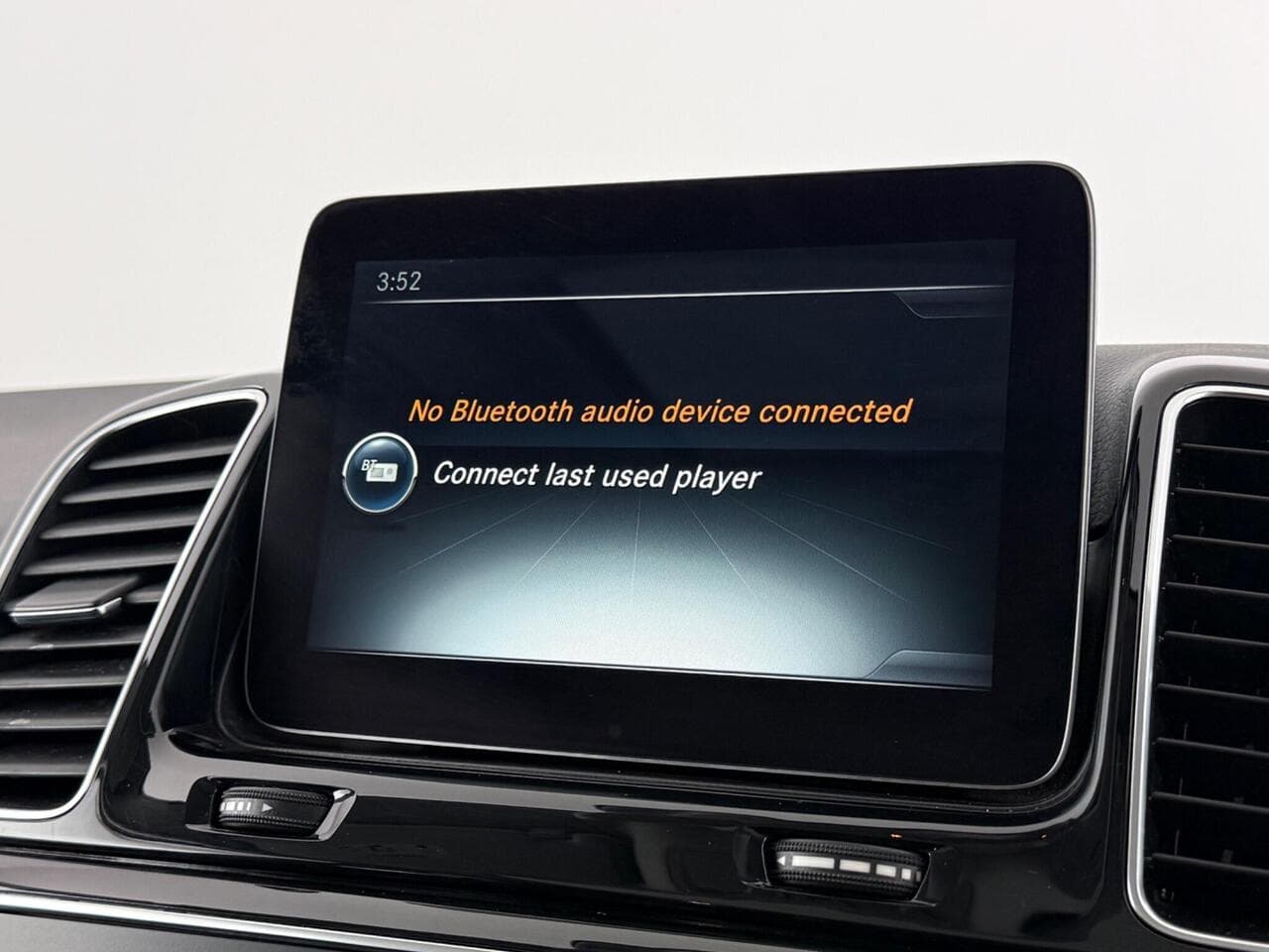 Mercedes-Benz GLE thumbnail Infotainment System