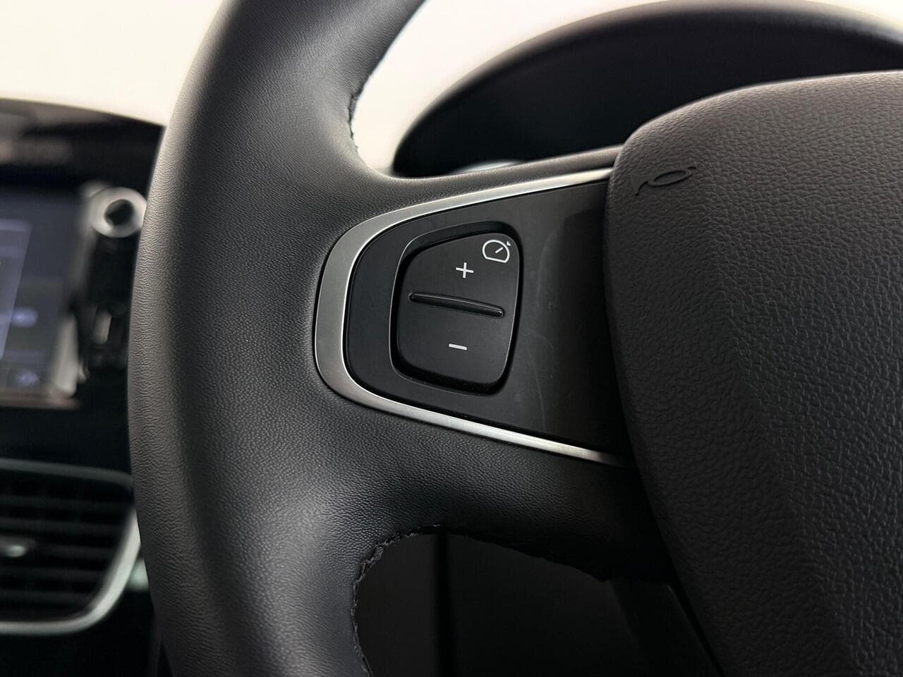 Renault Clio thumbnail Misc Controls