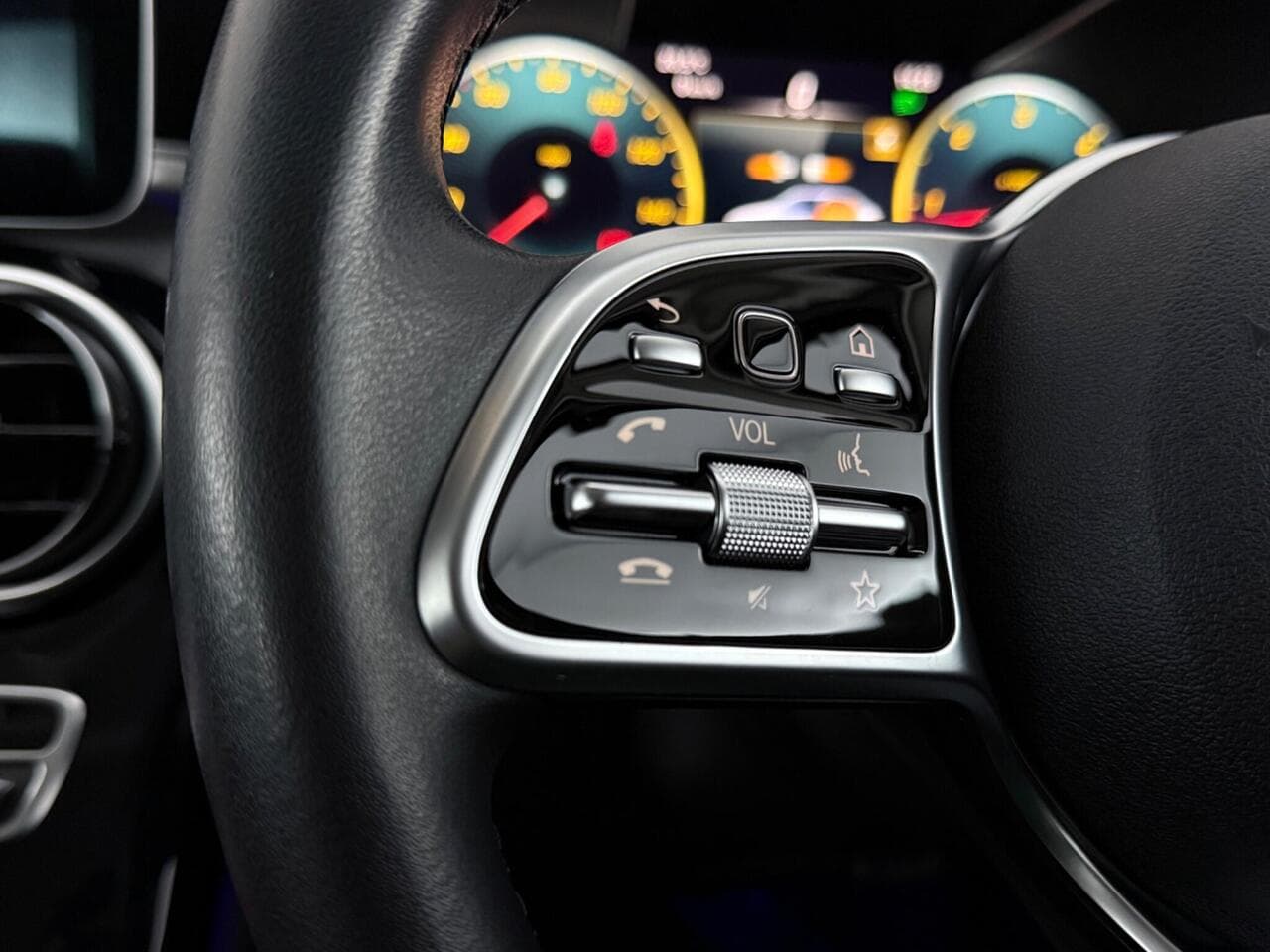 Mercedes-Benz C Class thumbnail Misc Controls