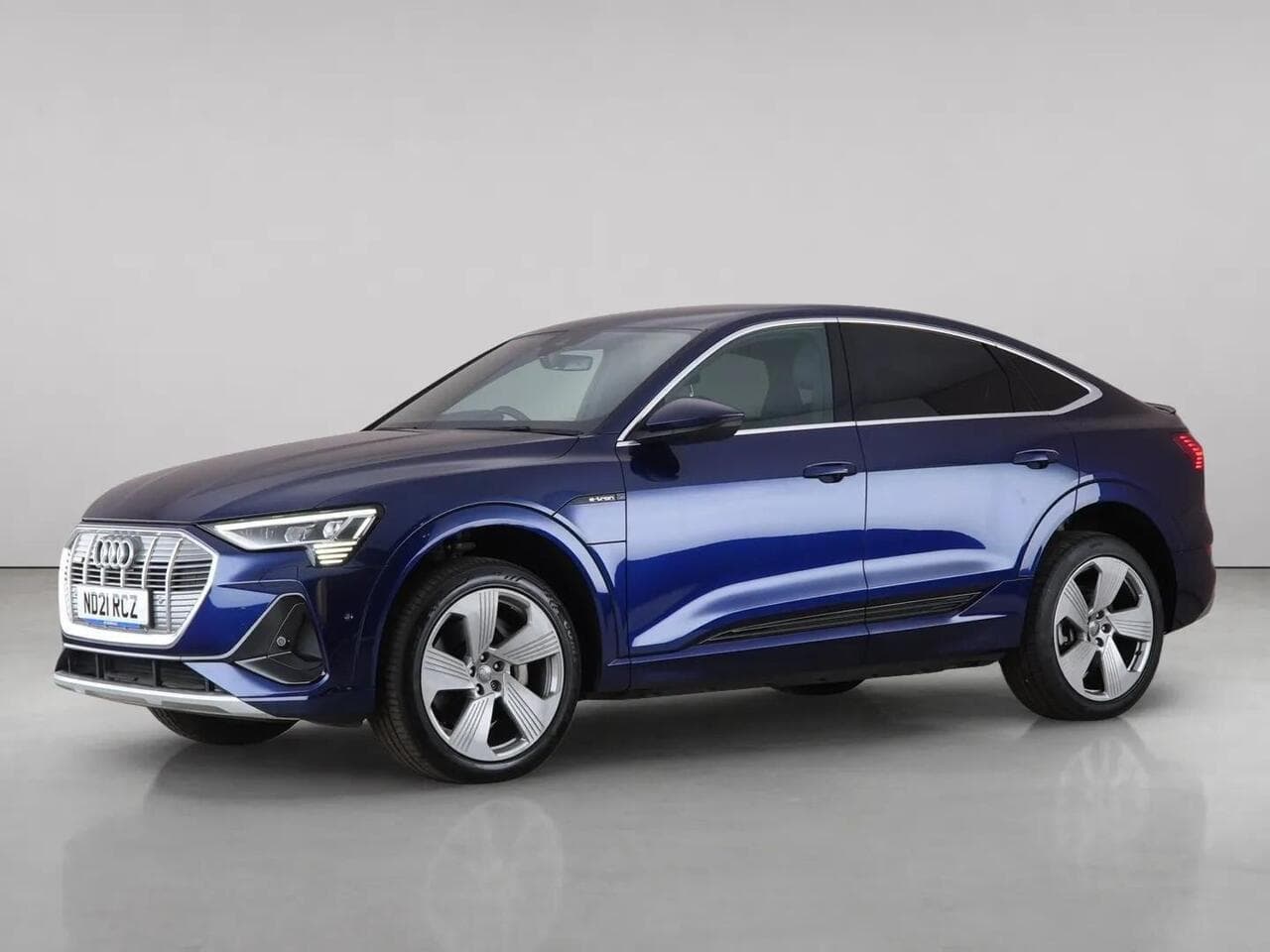 Audi e-tron thumbnail Front Left