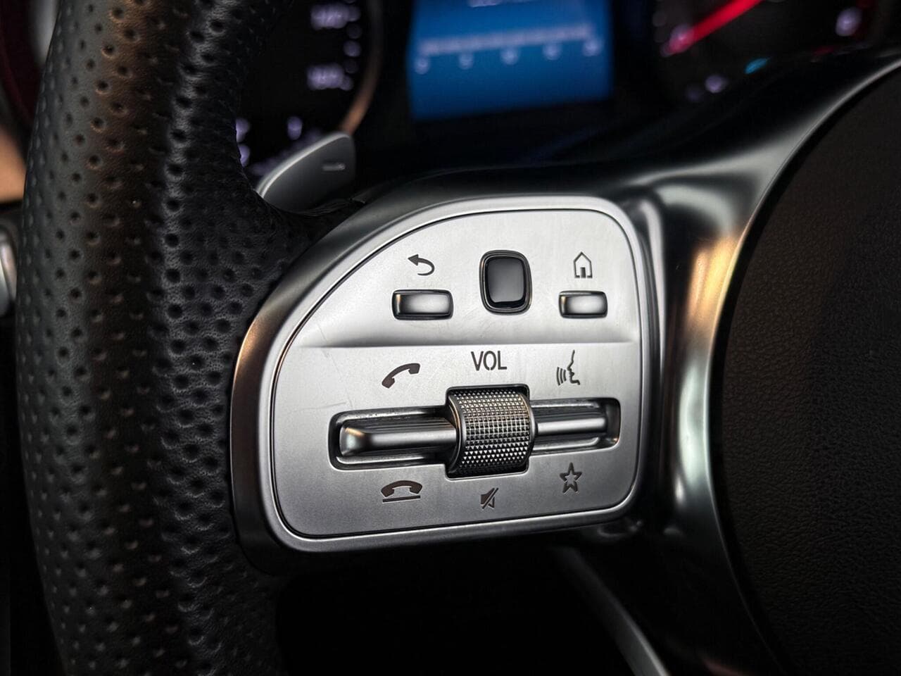 Mercedes-Benz GLC thumbnail Misc Controls