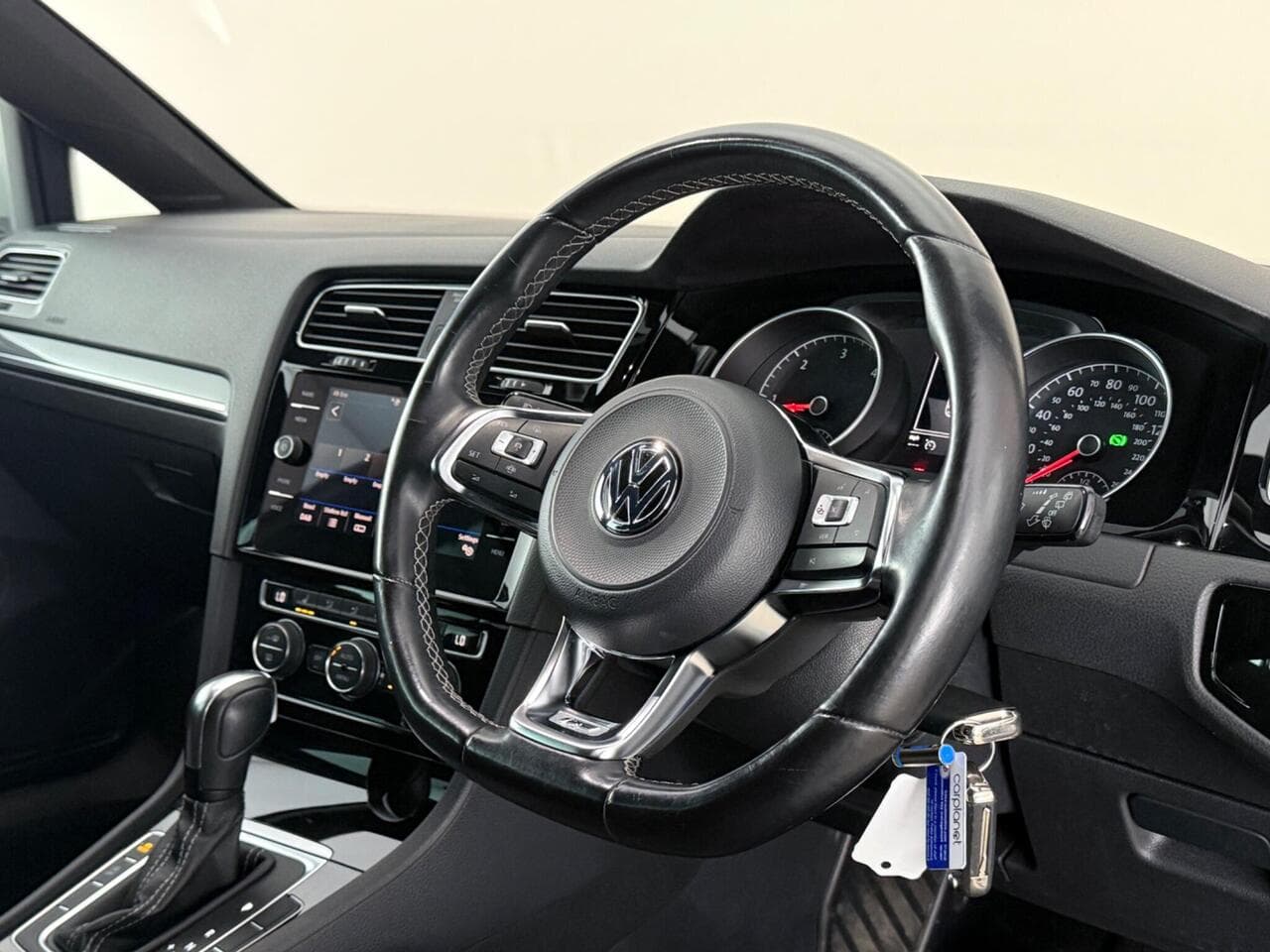 Volkswagen Golf thumbnail Steering Wheel