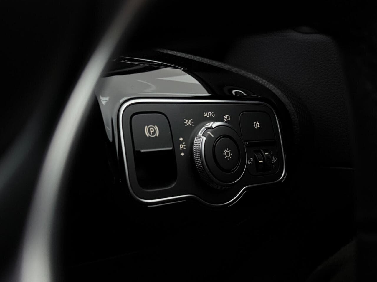 Mercedes-Benz A Class thumbnail Misc Controls