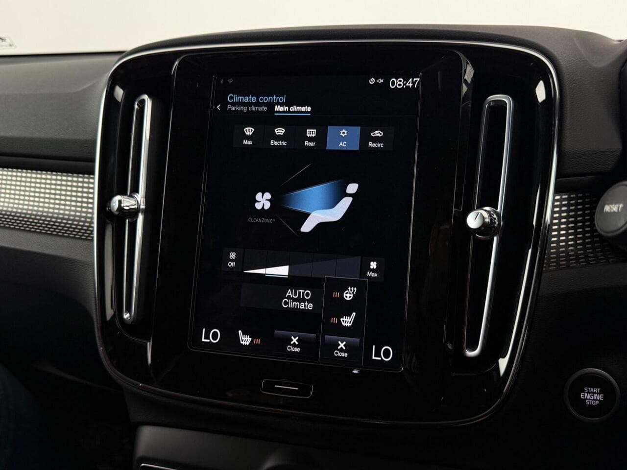Volvo XC40 thumbnail Infotainment System