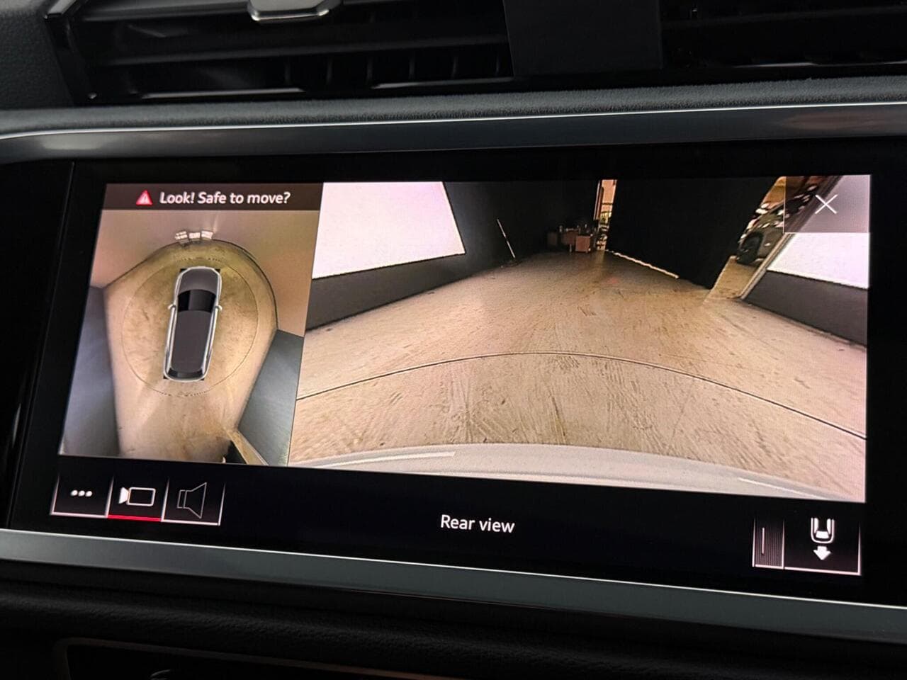 Audi Q3 thumbnail Infotainment System