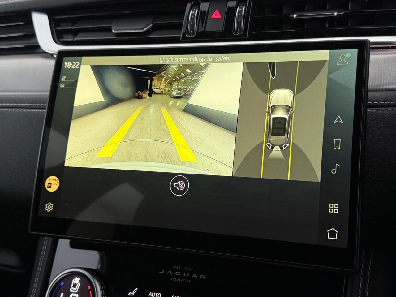 Jaguar F-PACE thumbnail Infotainment System