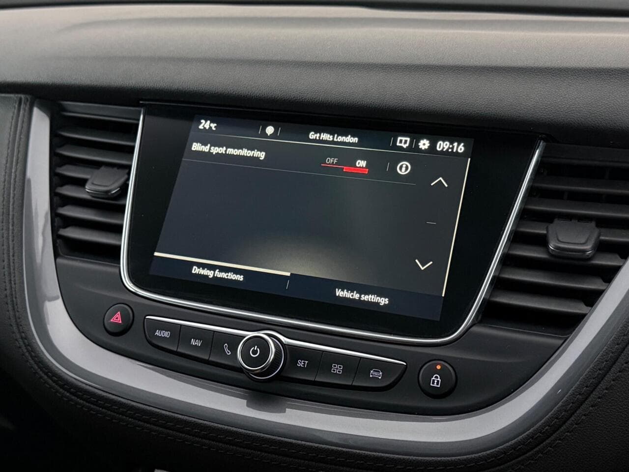 Vauxhall Grandland X thumbnail Infotainment System