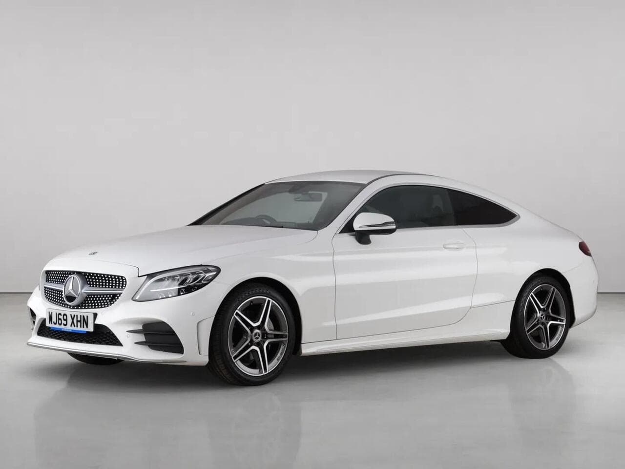 Mercedes-Benz C Class thumbnail Front Left