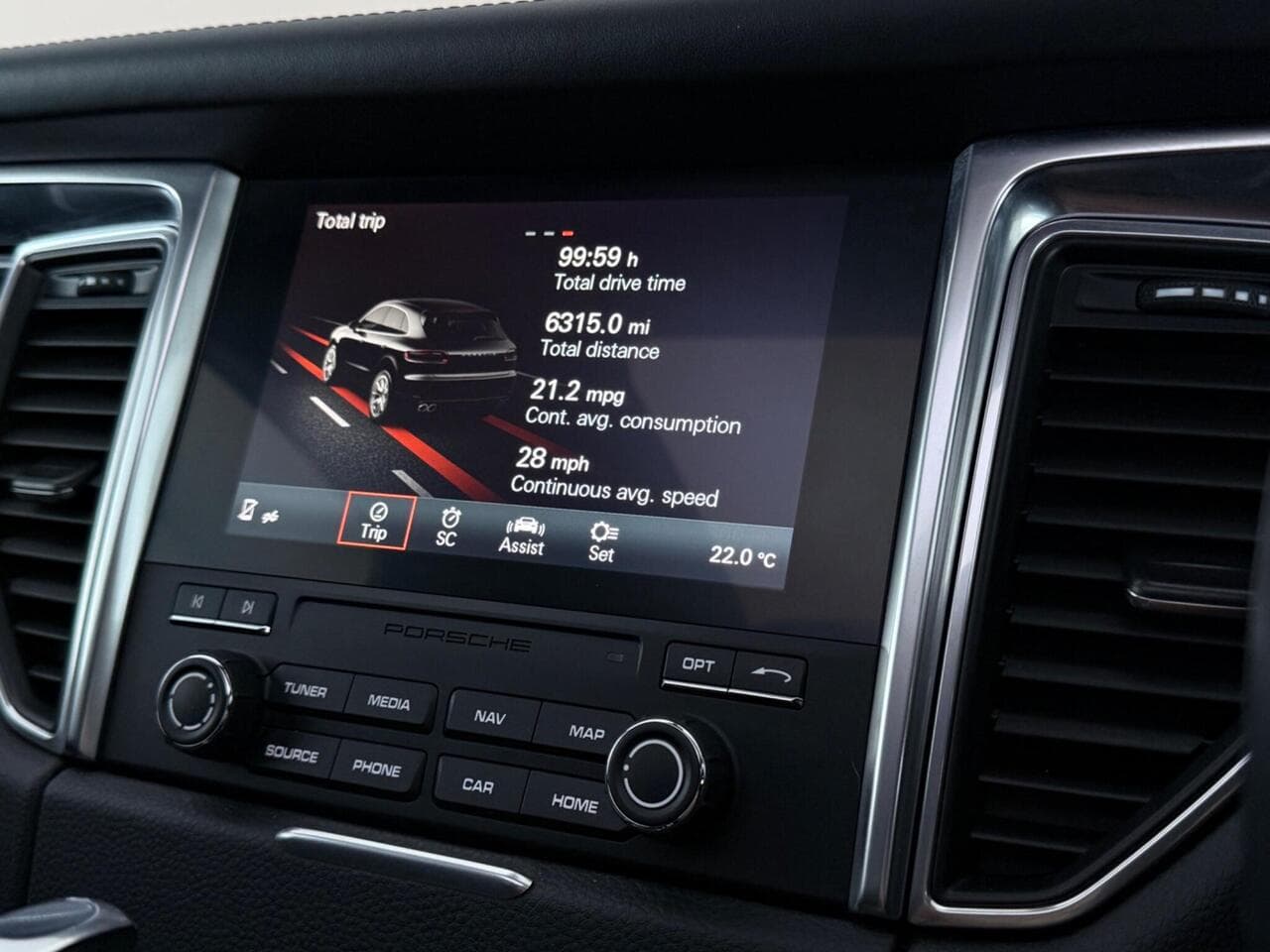 Porsche Macan thumbnail Infotainment System