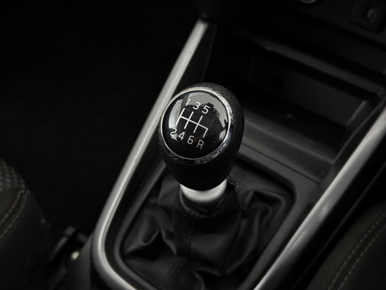 Suzuki Vitara thumbnail Interior Front