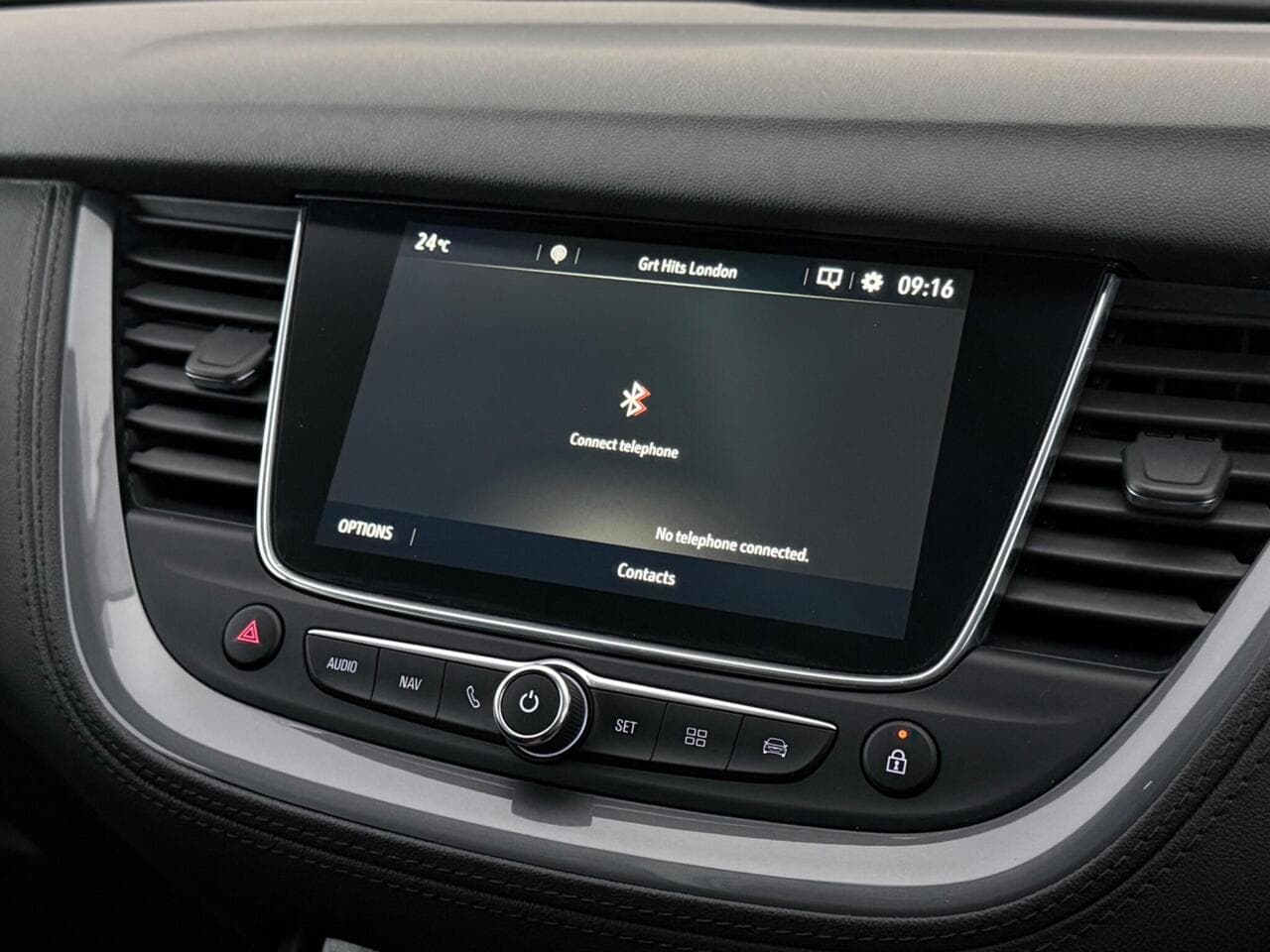 Vauxhall Grandland X thumbnail Infotainment System