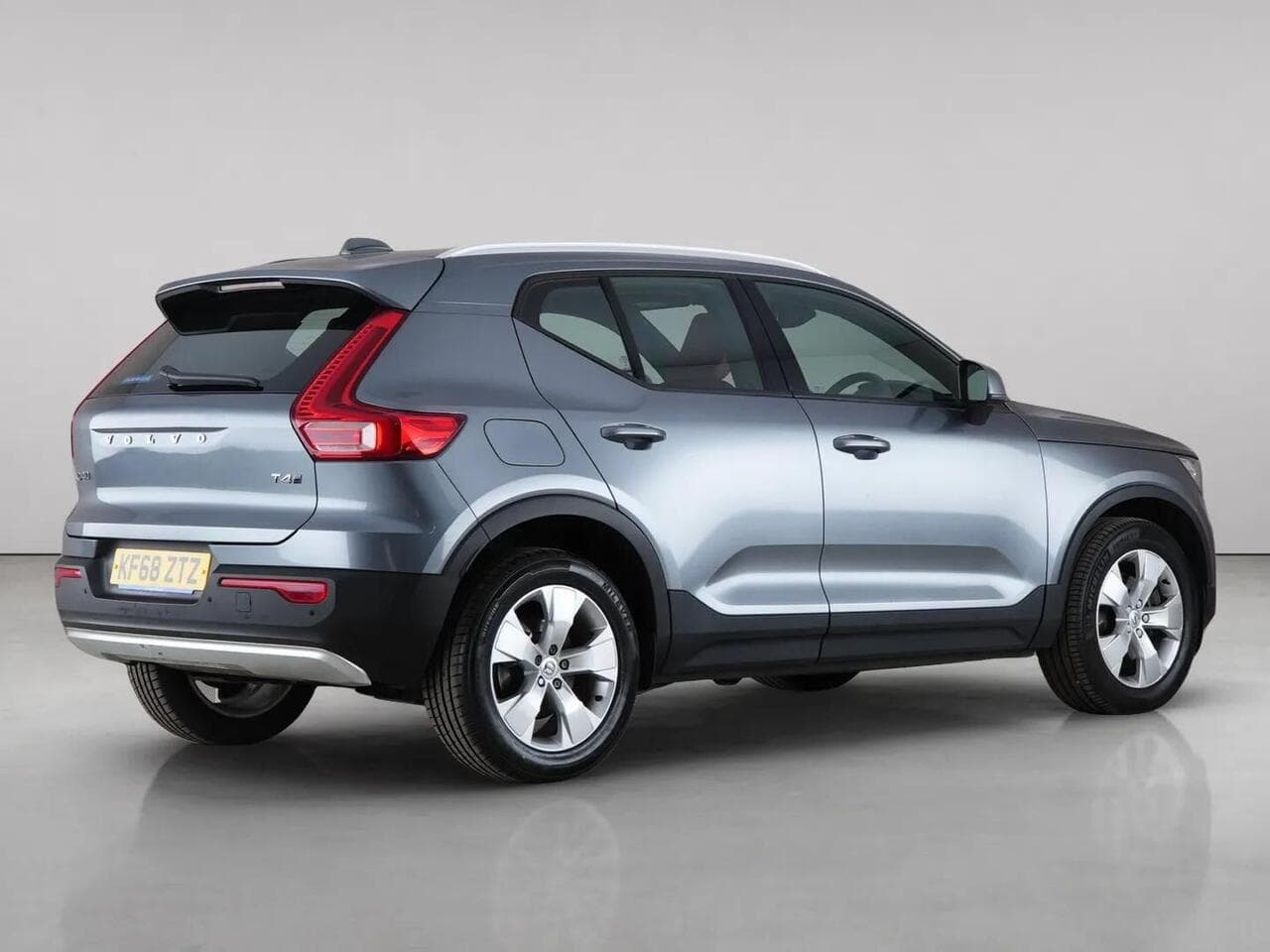 Volvo XC40 thumbnail Rear Right