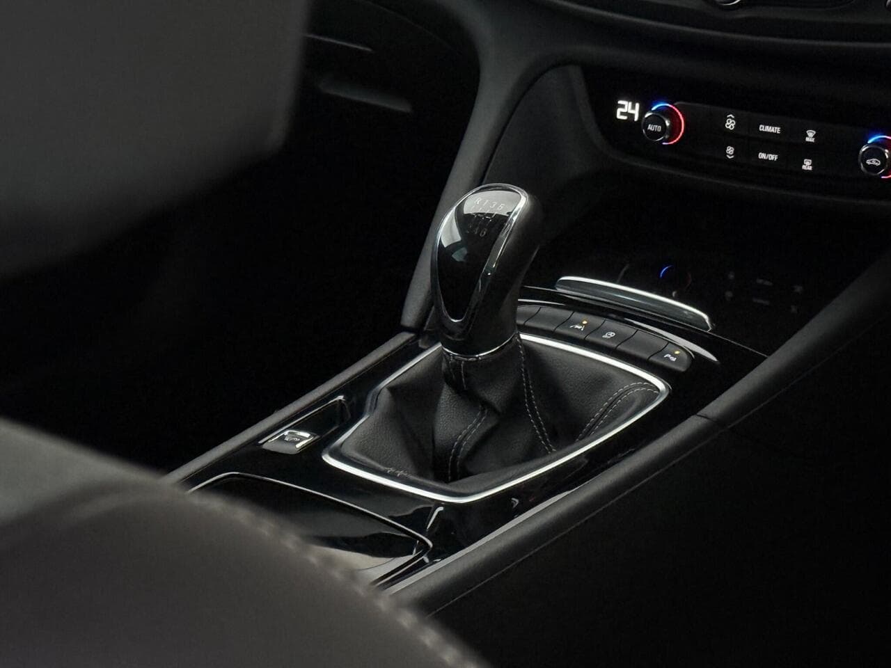 Vauxhall Insignia thumbnail Interior Front