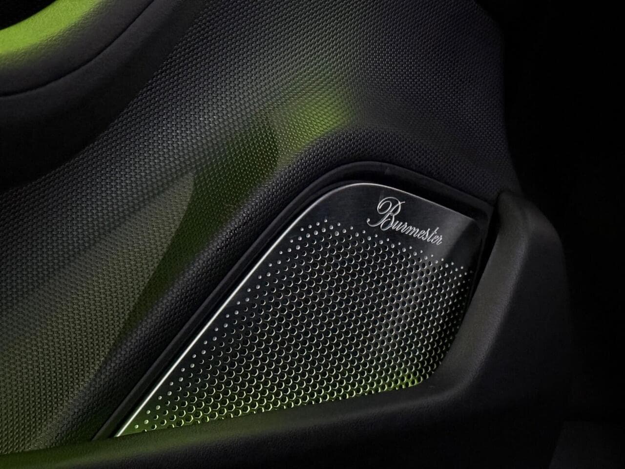 Porsche Taycan thumbnail Misc Controls
