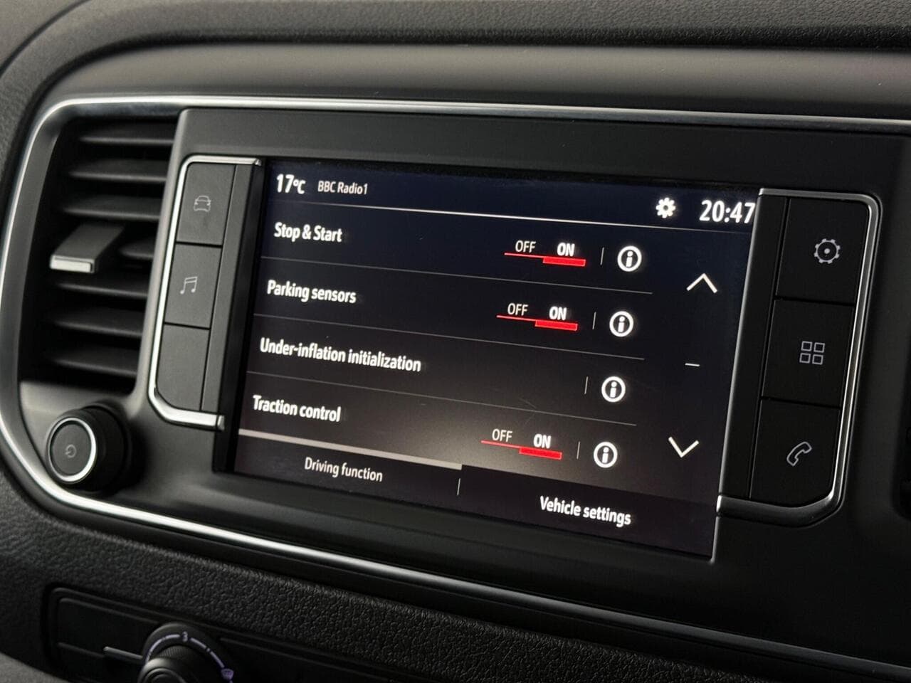 Vauxhall Vivaro thumbnail Infotainment System