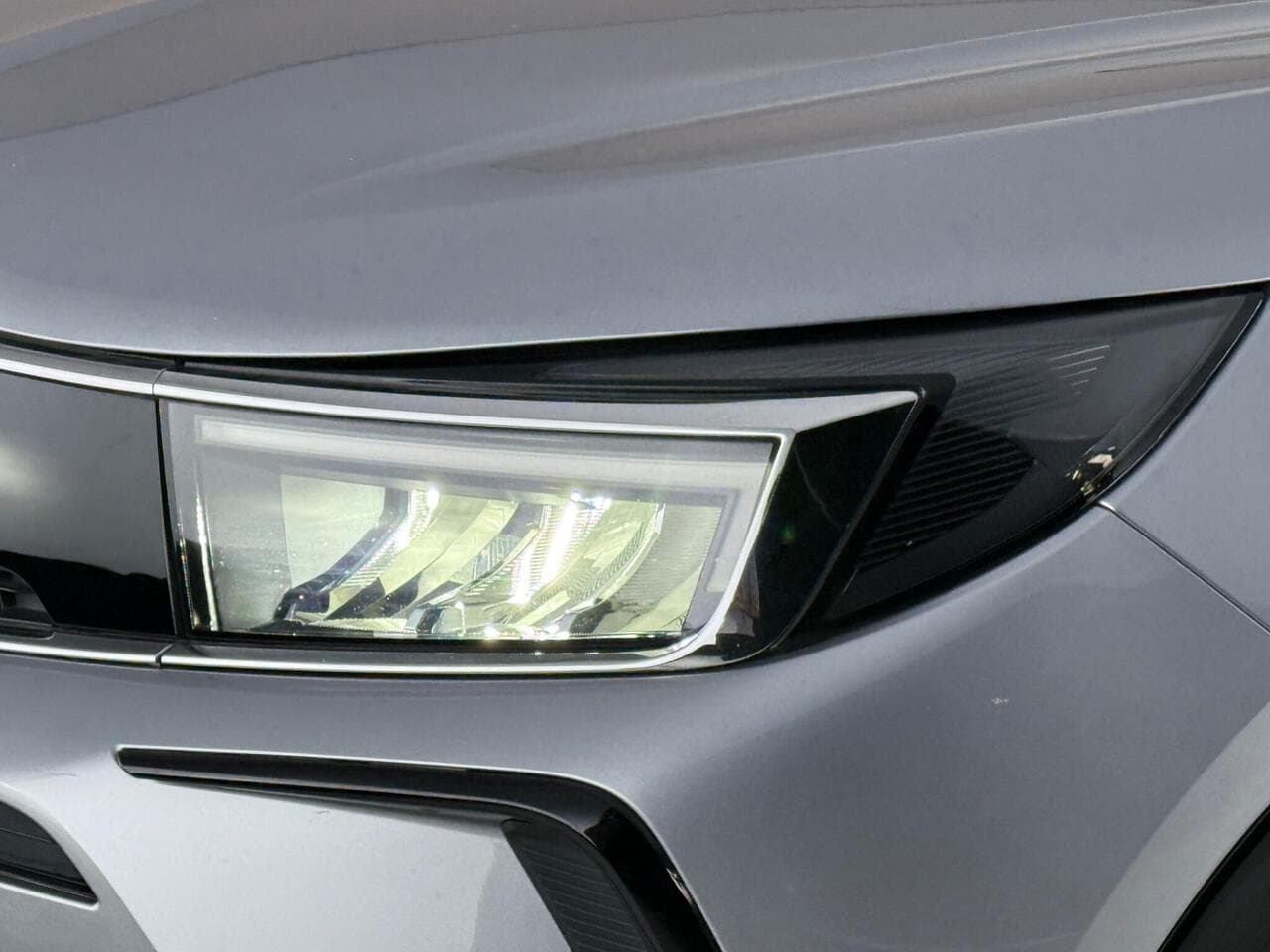 Vauxhall Grandland thumbnail Lights Front