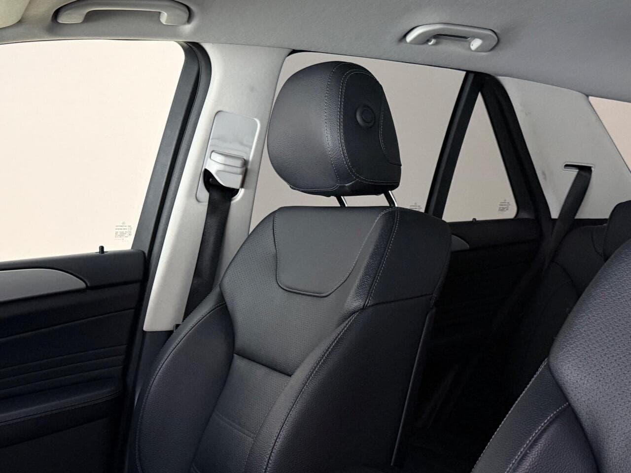 Mercedes-Benz GLE thumbnail Seats Rear