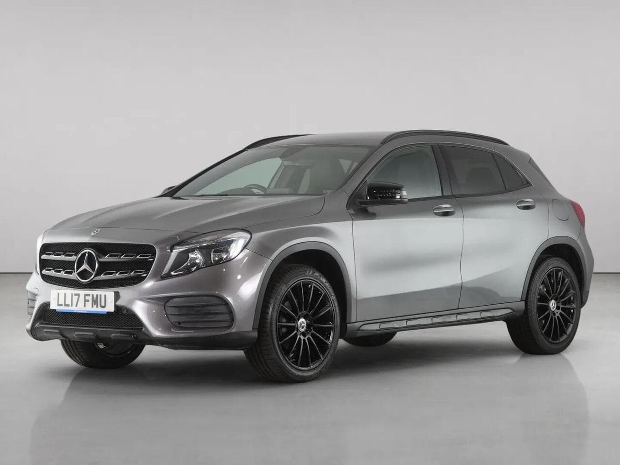 Mercedes-Benz GLA thumbnail Front Left