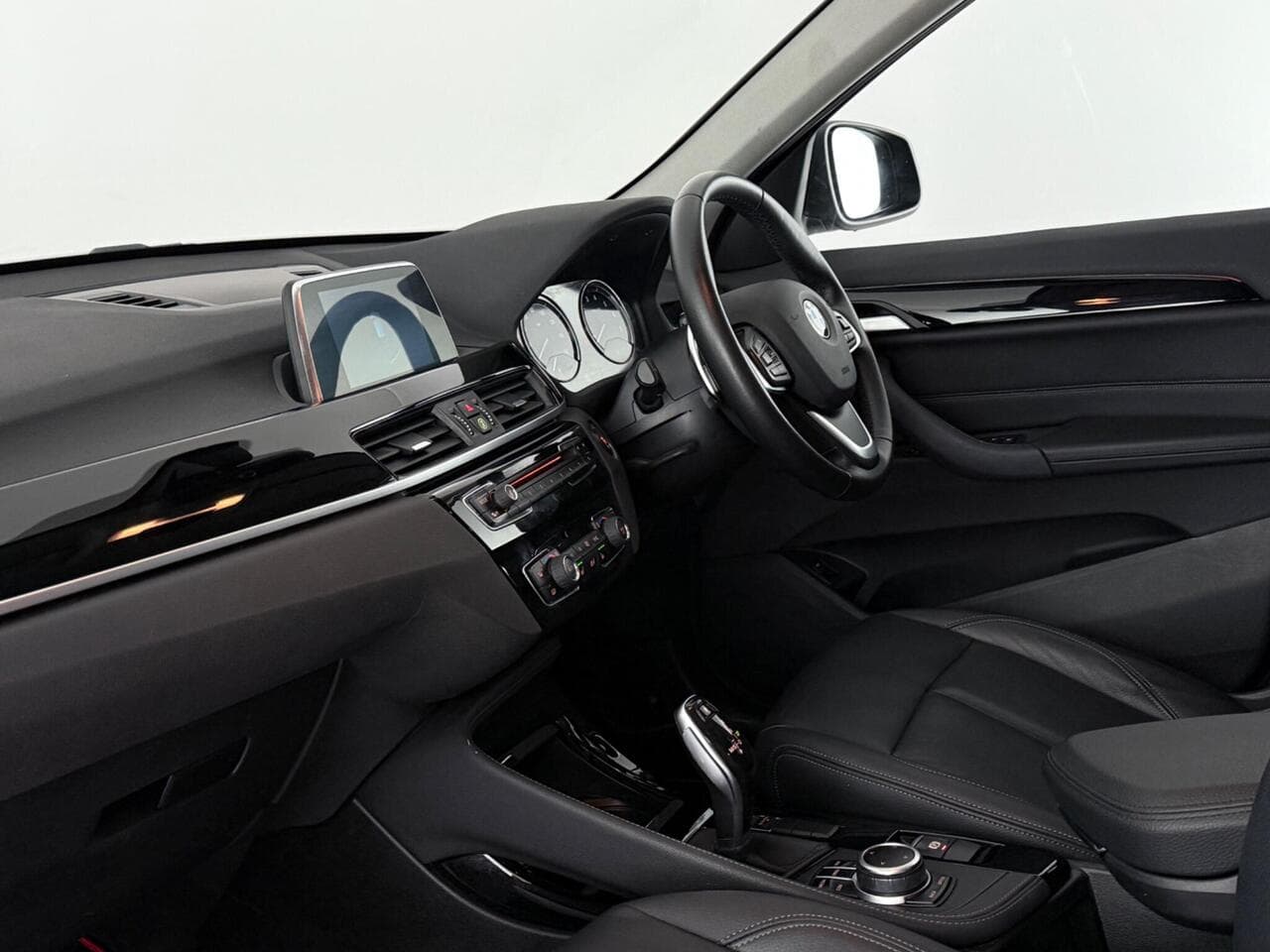 BMW X1 thumbnail Interior Front