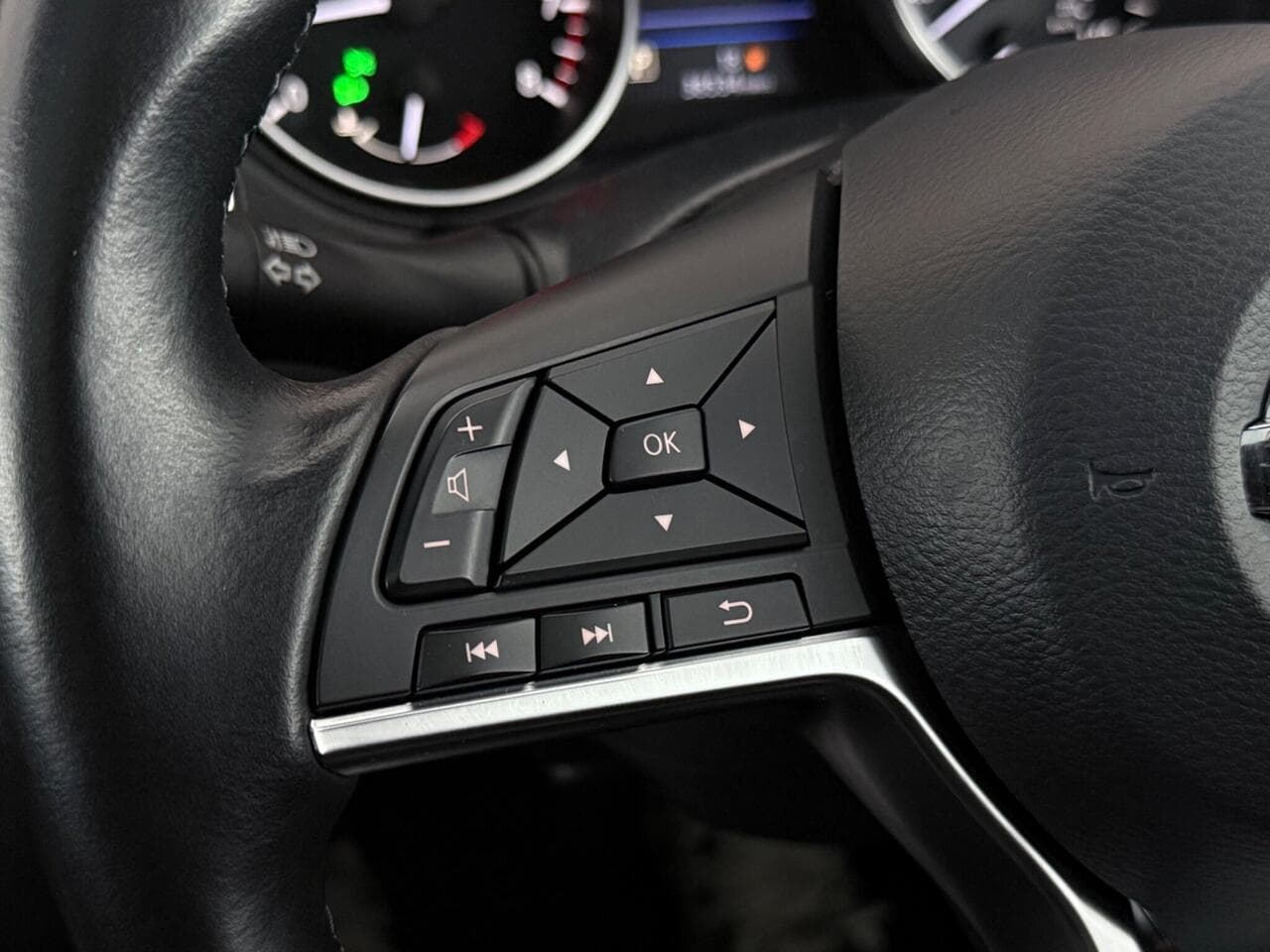 Nissan Qashqai thumbnail Misc Controls