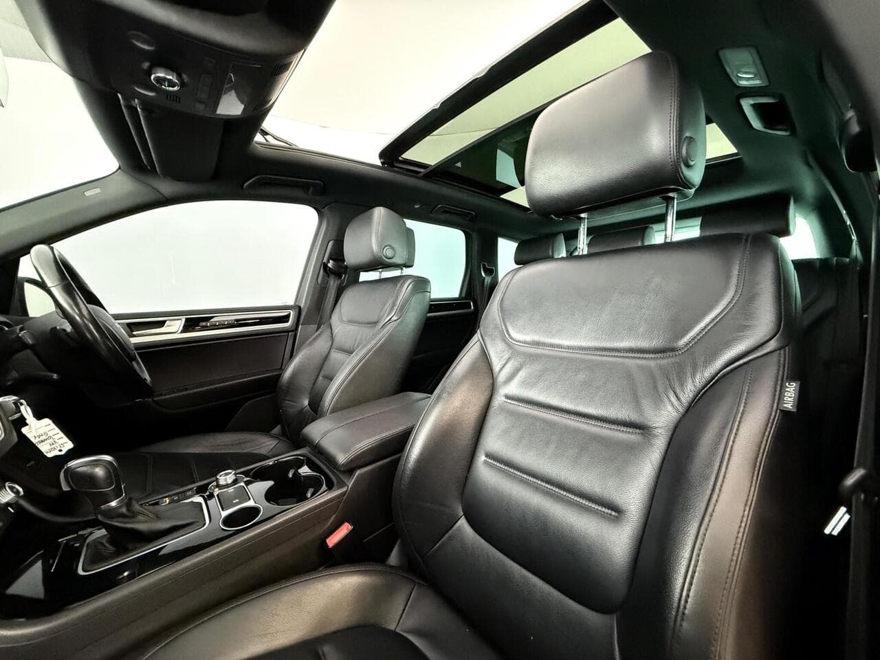Volkswagen Touareg thumbnail Seat Front Passenger