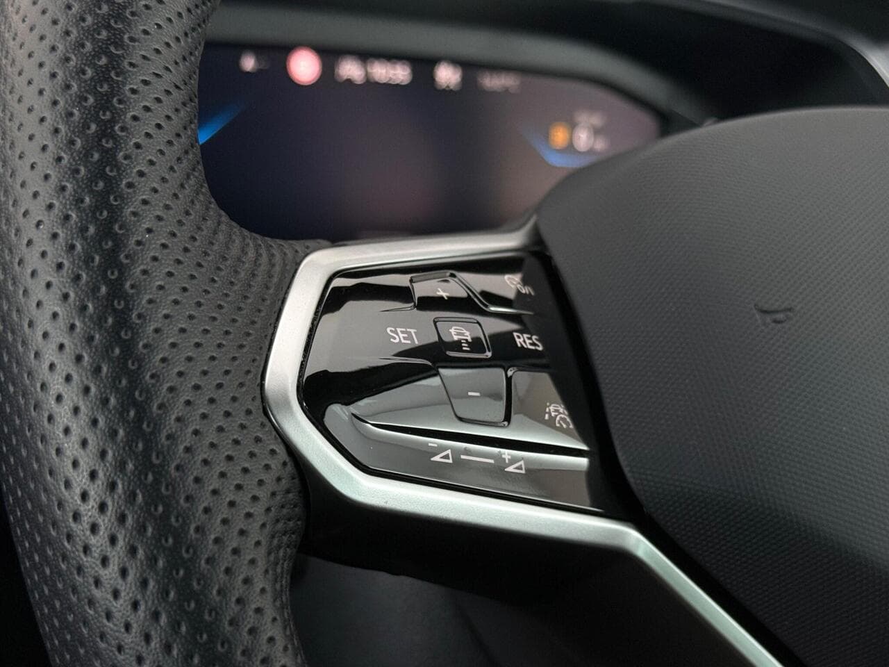 Volkswagen Tiguan thumbnail Misc Controls
