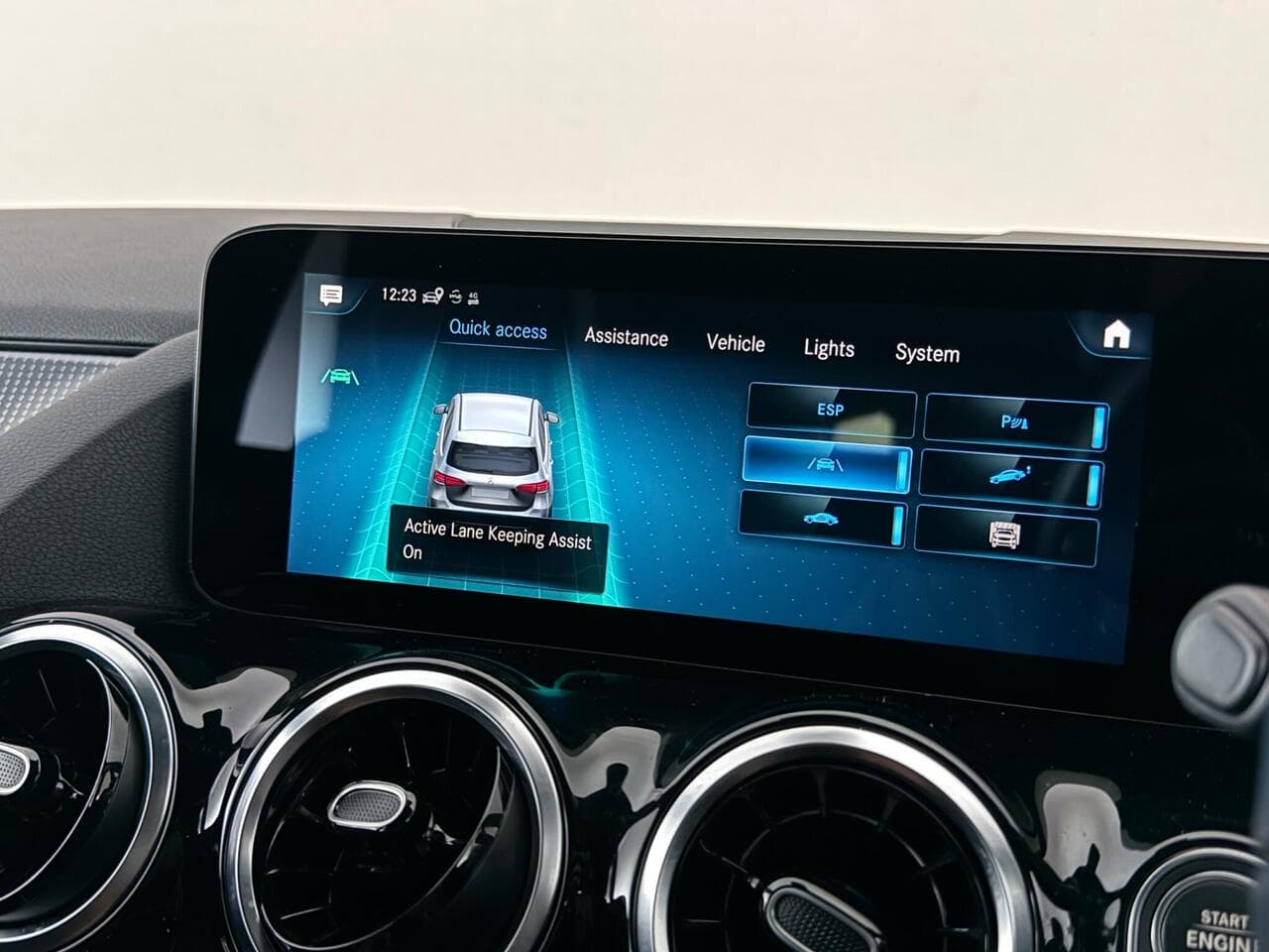 Mercedes-Benz B Class thumbnail Infotainment System