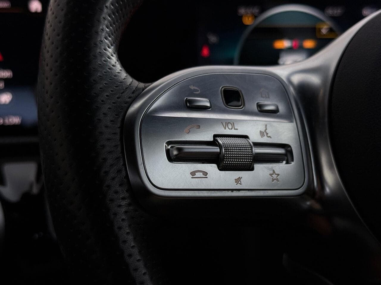 Mercedes-Benz A Class thumbnail Misc Controls