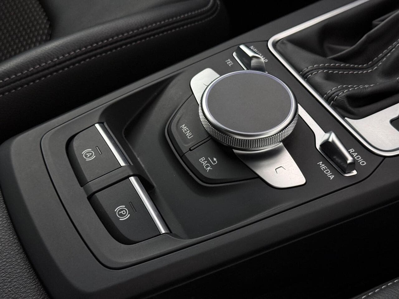 Audi Q2 thumbnail Misc Controls