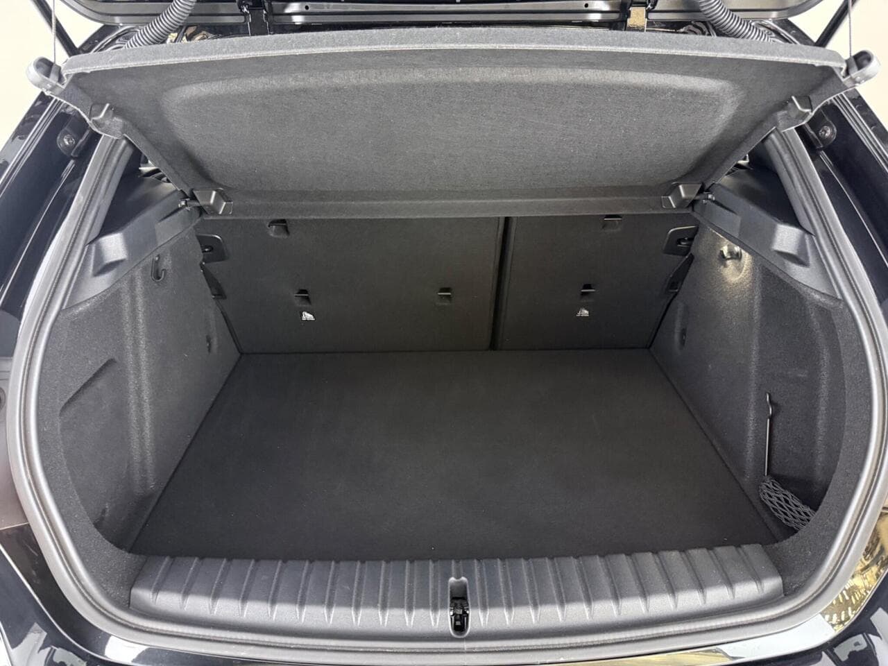 BMW 1 Series thumbnail Boot