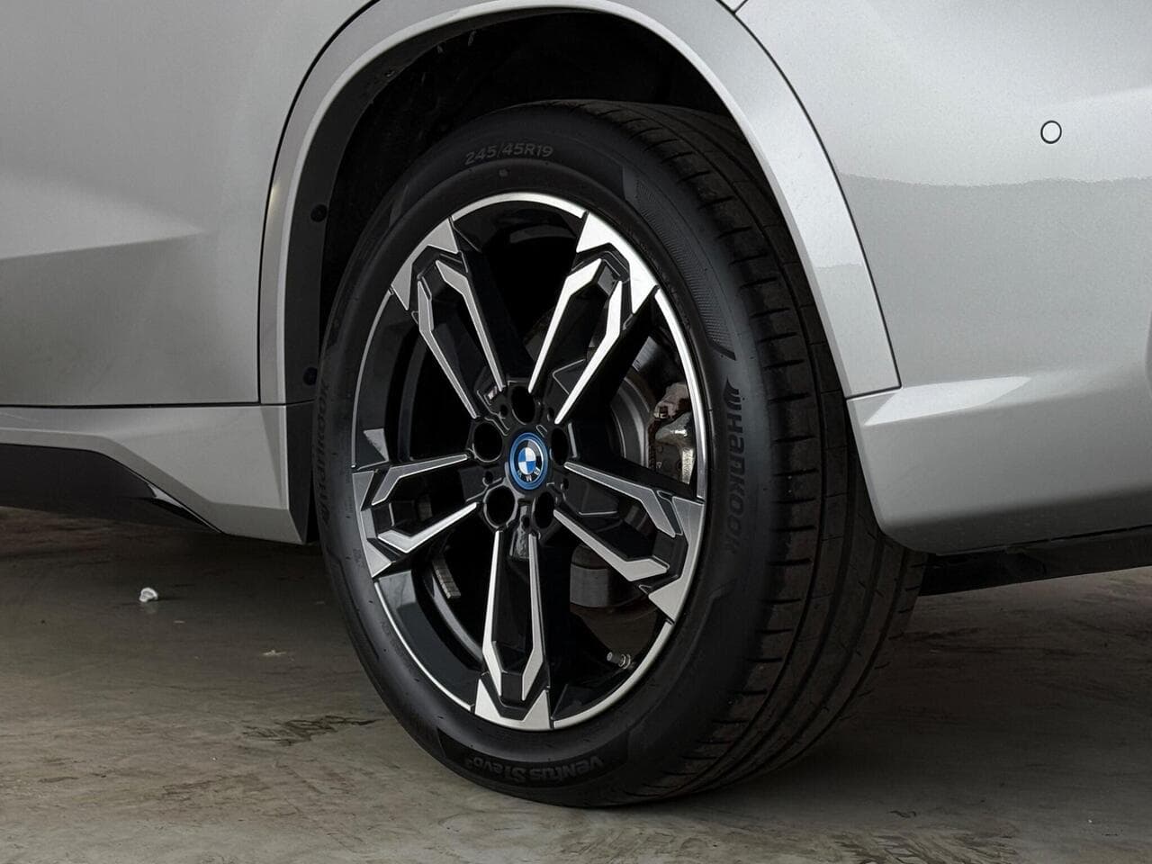 BMW iX1 thumbnail Wheel