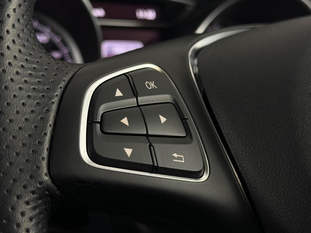 Mercedes-Benz A Class thumbnail Misc Controls