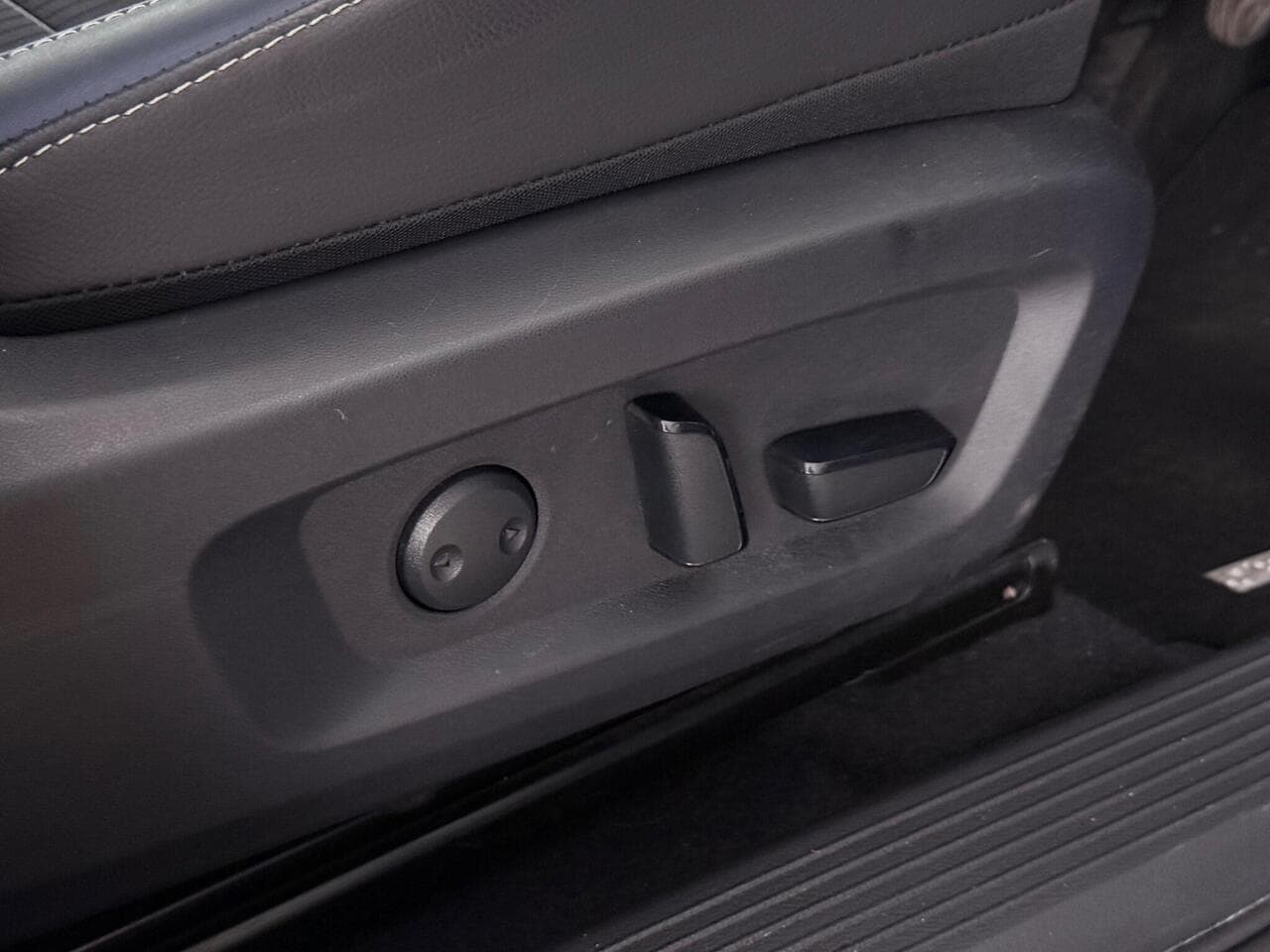 Nissan Qashqai thumbnail Door Interior